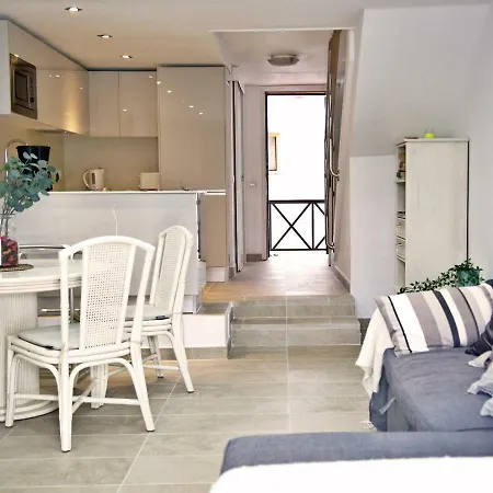 2 Min Walk To - Private Solarium *