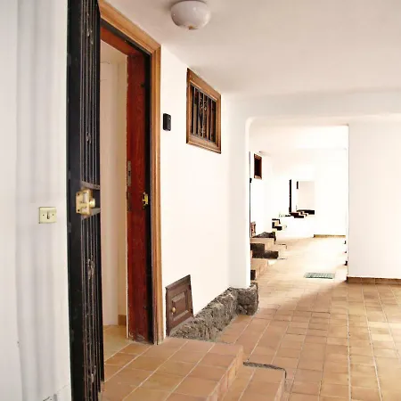 2 Min Walk To - Private Solarium *