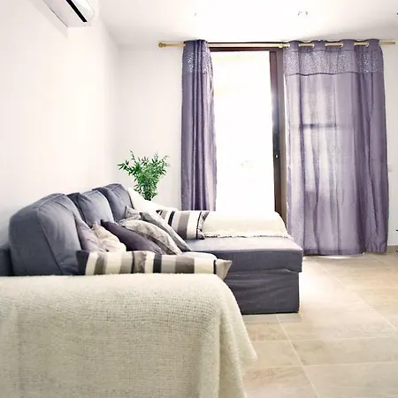 Holiday home 2 Min Walk To - Private Solarium