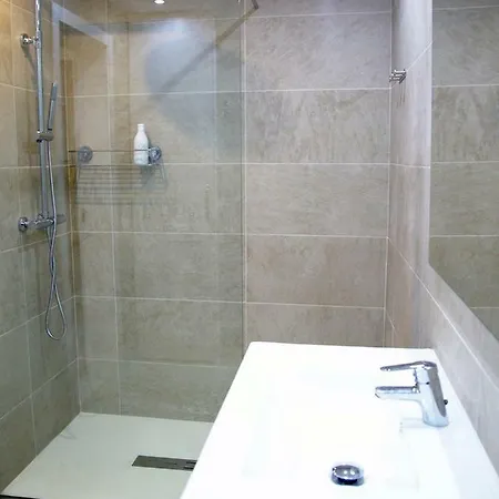 Holiday home 2 Min Walk To - Private Solarium *