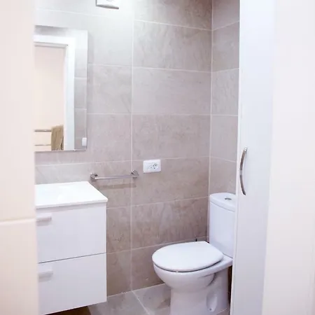 Holiday home 2 Min Walk To - Private Solarium Costa Adeje (Tenerife)