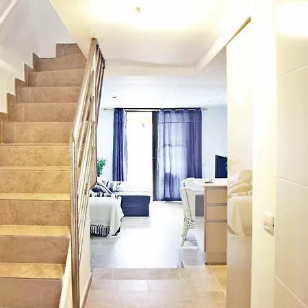 Holiday home 2 Min Walk To - Private Solarium *