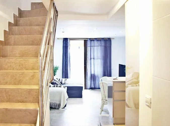 Hébergement de vacances 2 Min Walk To - Private Solarium *